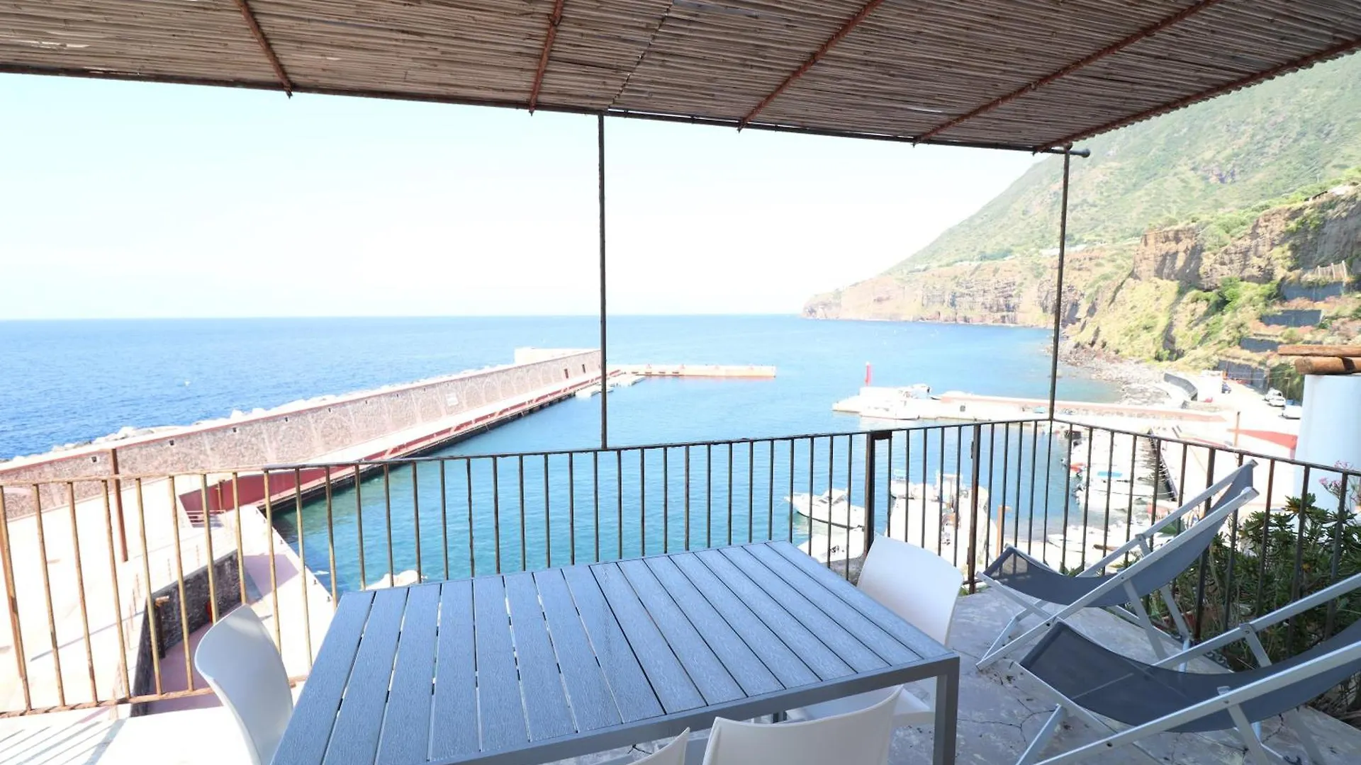 Casa Uva, Sul Porto Di Malfaアパートメント